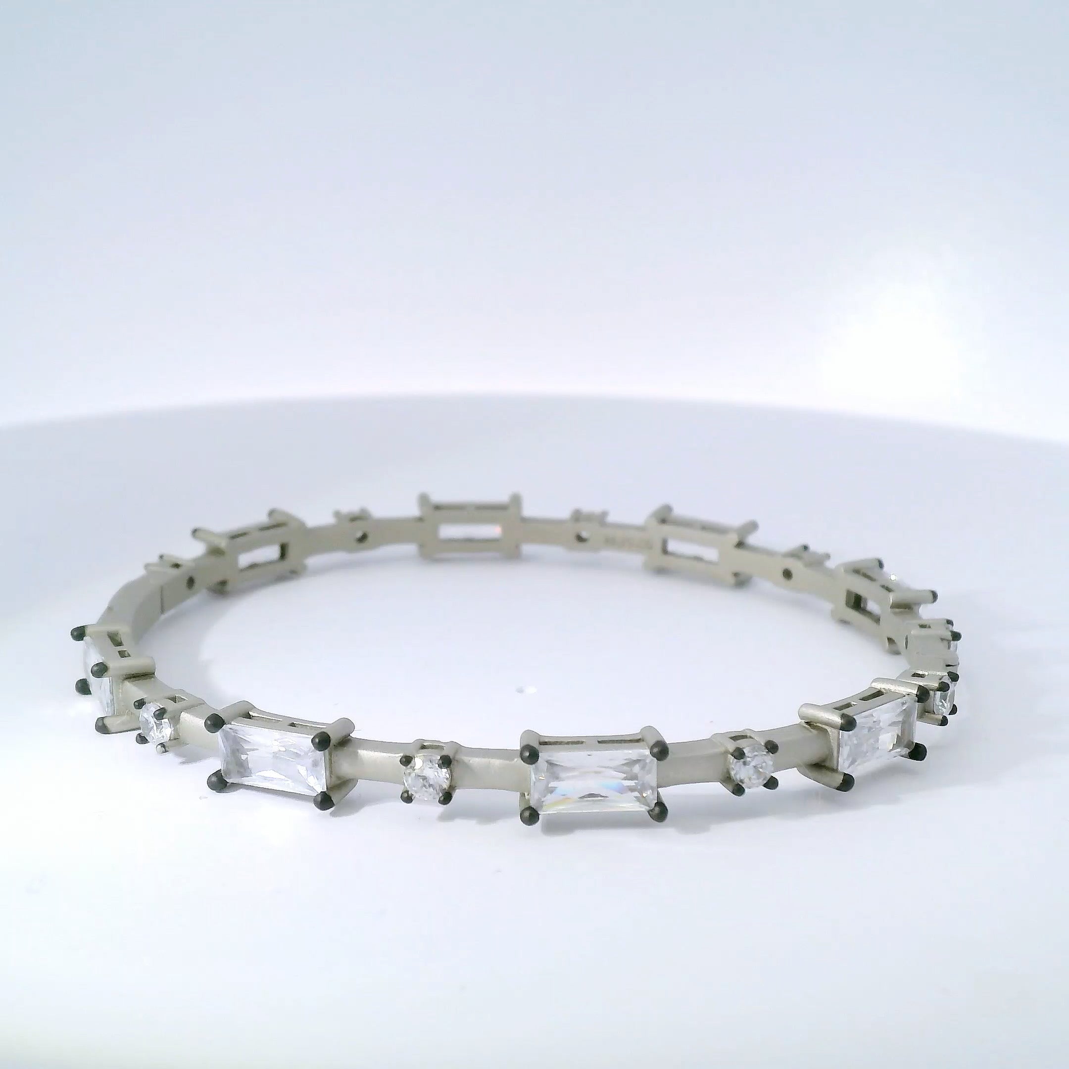 Cobblestone Hinge Bangle